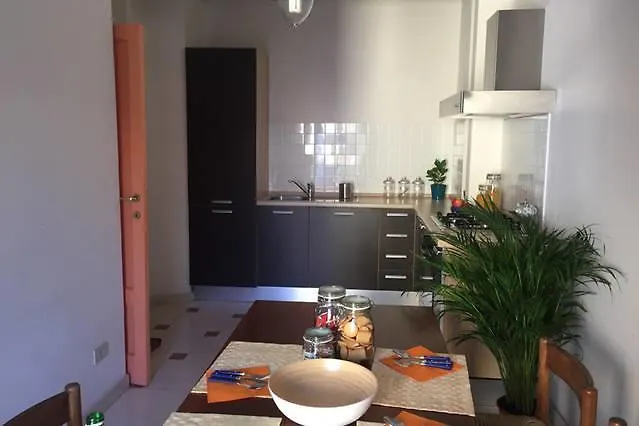 فندق بيزافي  The Orange House 0*, بيزا